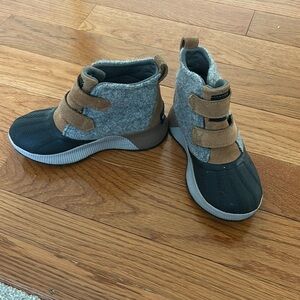 Sorel Out N About strap waterproof boot. Kids size 13.